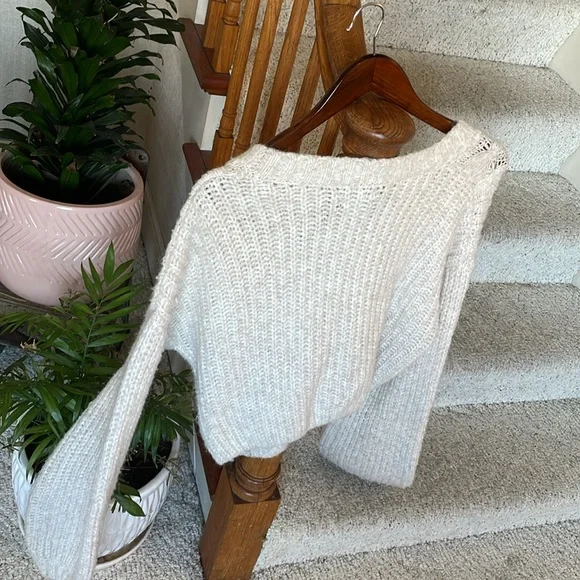 Urban Outfitters Cozy Alpaca Cable Knit Cropped Sweater - Picture 3 of 10